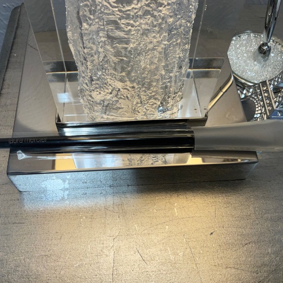 Laura Mercier All Over Eye Color Brush - Picture 4 of 6